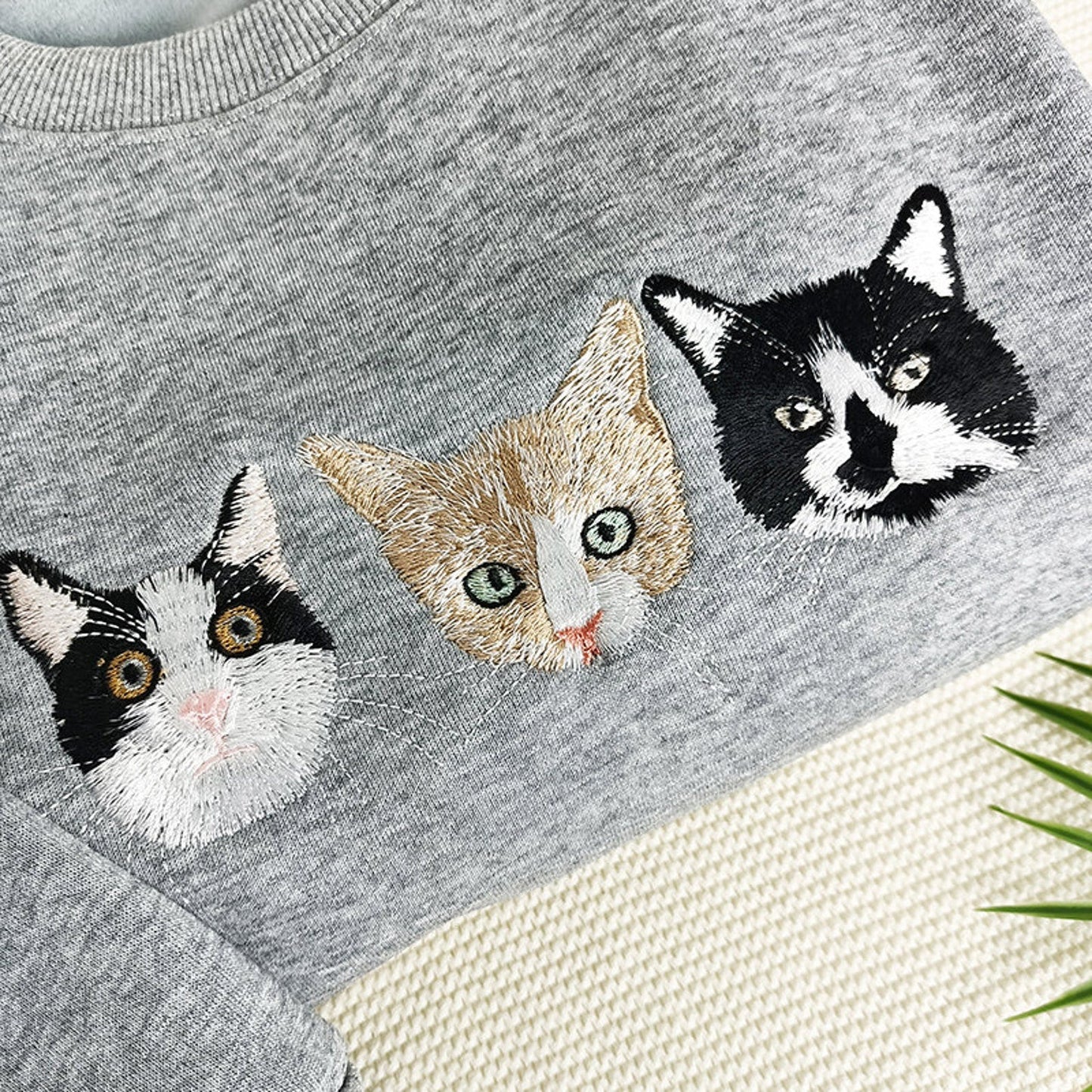 Felpa girocollo personalizzata per cani, felpa personalizzata con gatto, maglietta con il volto di un animale domestico, regalo per la mamma di un cane, ricamo per cani, regalo per gli amanti dei cani, festa della mamma, ricamo colorato
