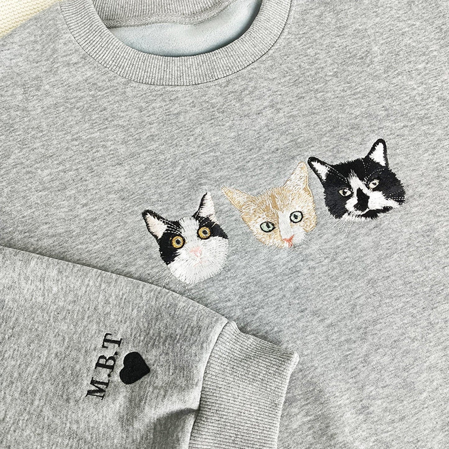 Felpa girocollo personalizzata per cani, felpa personalizzata con gatto, maglietta con il volto di un animale domestico, regalo per la mamma di un cane, ricamo per cani, regalo per gli amanti dei cani, festa della mamma, ricamo colorato