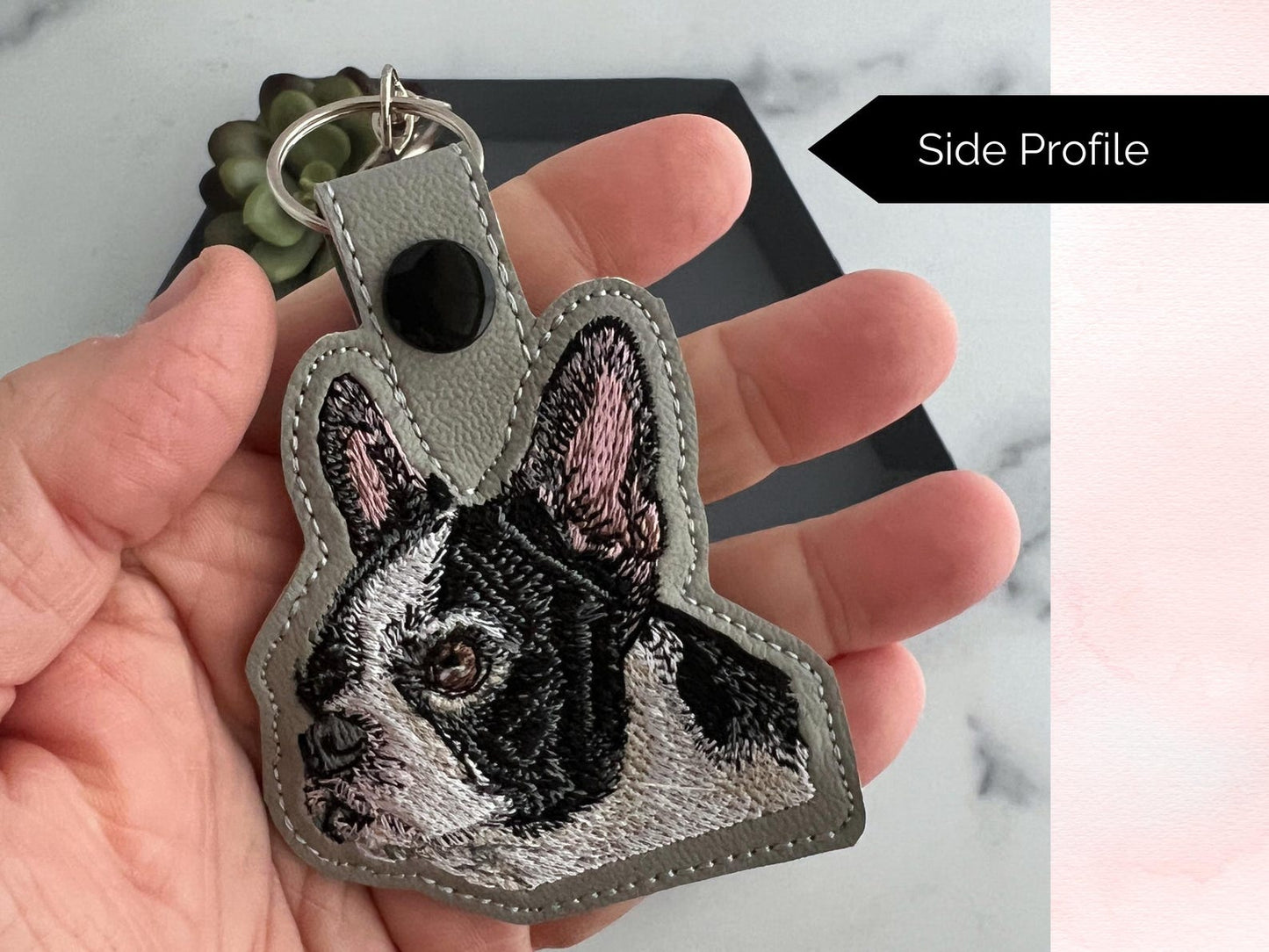 Portachiavi Realistico Con Boston Terrier: Portachiavi Ricamato, Ciondolo Per Borsa O Borsetta - Un Regalo Perfetto Per Gli Amanti Dei Cani