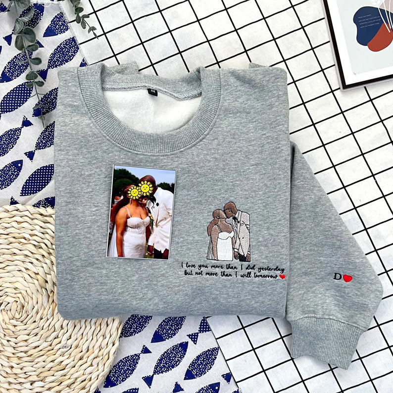 Felpa con ricamo personalizzata, felpa con cappuccio con ricamo personalizzata, ritratto fotografico personalizzato, maglietta con ricamo personalizzata, regalo di coppia con ritratto di famiglia senza volto