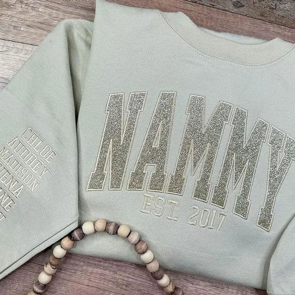 Felpa con applicazione ricamata "G Litter Mama" e il nome del bambino è ONS Eve