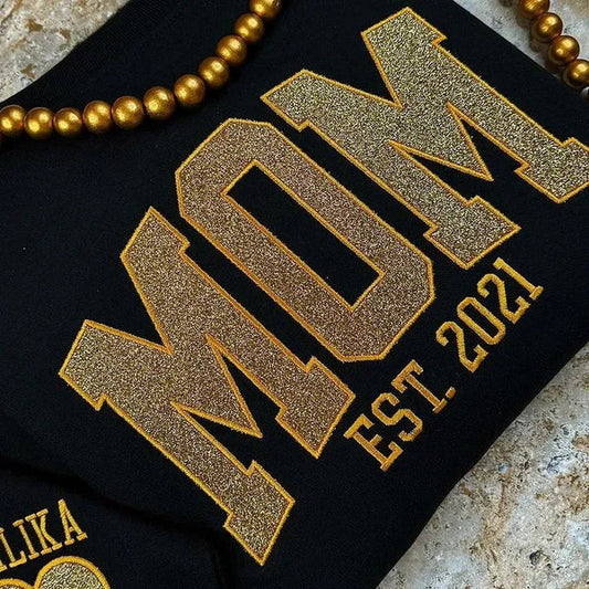 Felpa con applicazione ricamata "G Litter Mama" e il nome del bambino è ONS Eve
