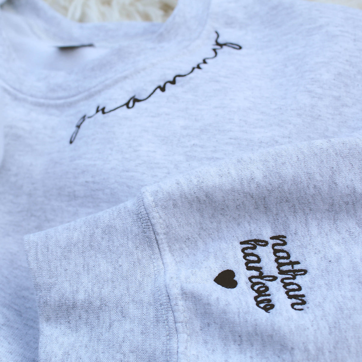 Felpa personalizzata per mamma con nome del bambino ONSeve, felpa personalizzata per mamma, felpa regalo per mamma