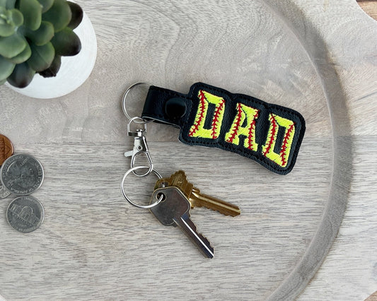 Portachiavi Ricamato "Softball Dad" - Ciondolo Per Borsa Fatto A Mano Con Spirito Di Squadra, Regalo Per Papà
