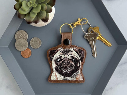 Portachiavi Realistico A Forma Di Carlino: Portachiavi In Similpelle Ricamato O Ciondolo Per Borsa, Un Regalo Fantastico Per Gli Amanti Dei Cani!