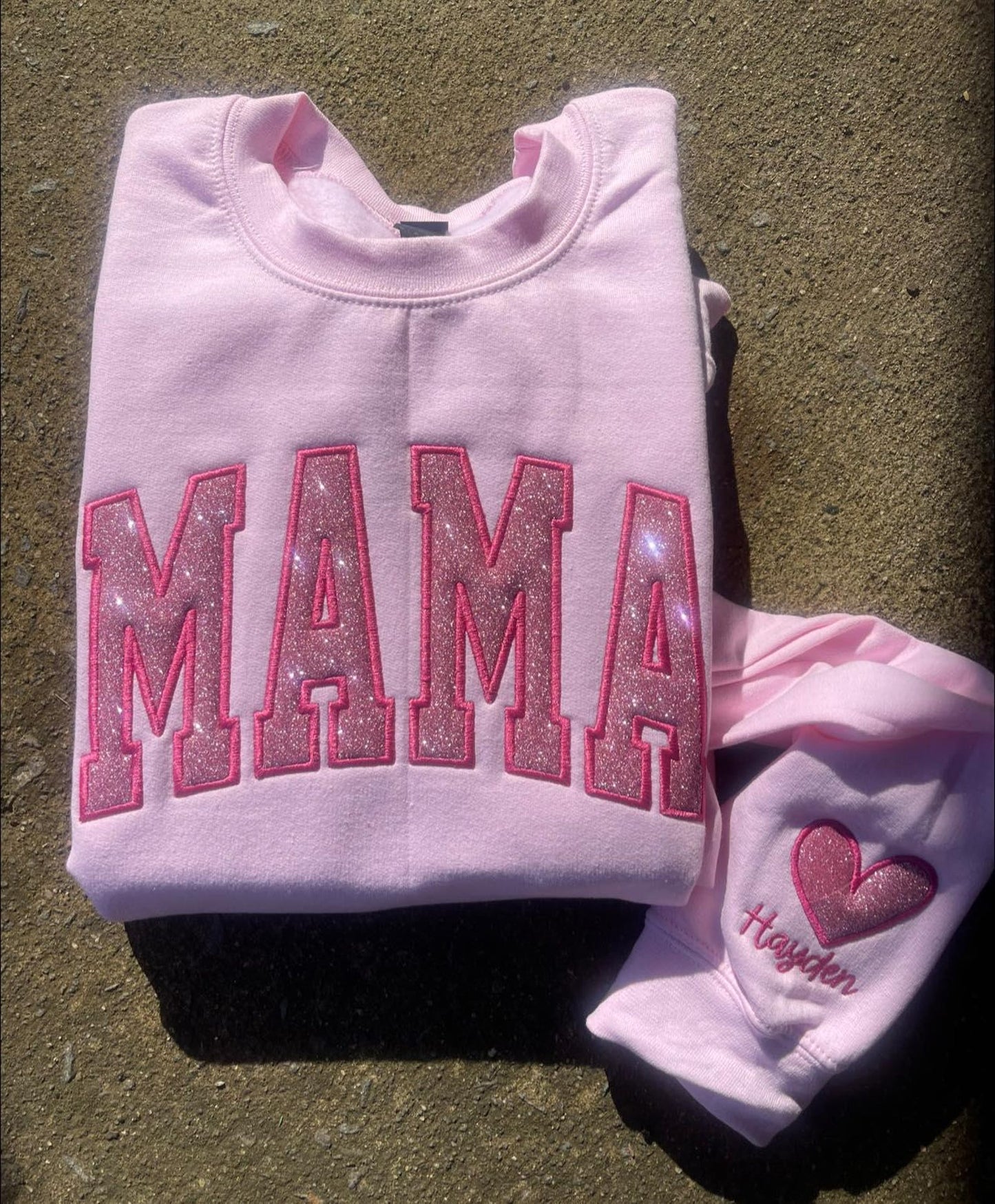 Felpa con ricamo glitterato personalizzato "mama" o t-shirt a maniche corte in colori comodi
