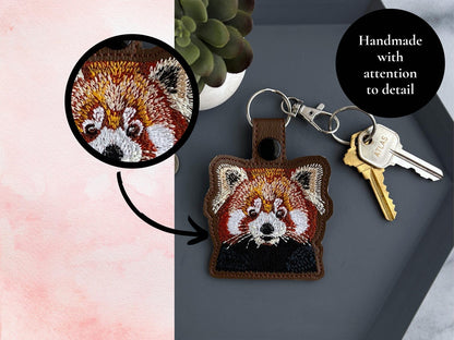 Portachiavi Ricamato A Forma Di Simpatico Panda Rosso | Portachiavi O Ciondolo Per Borsa | Regalo Per Amanti Dei Panda