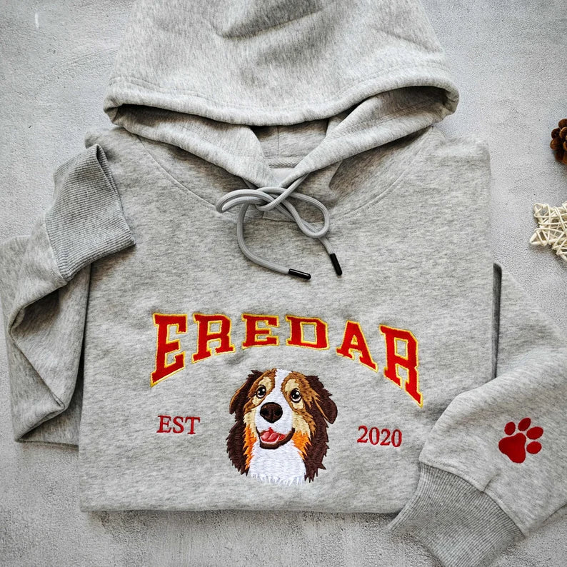 Felpa con cappuccio Varsity Pet personalizzata con ricamo e foto del tuo cane, regalo per il proprietario del cane. Regalo per gli amanti degli animali.