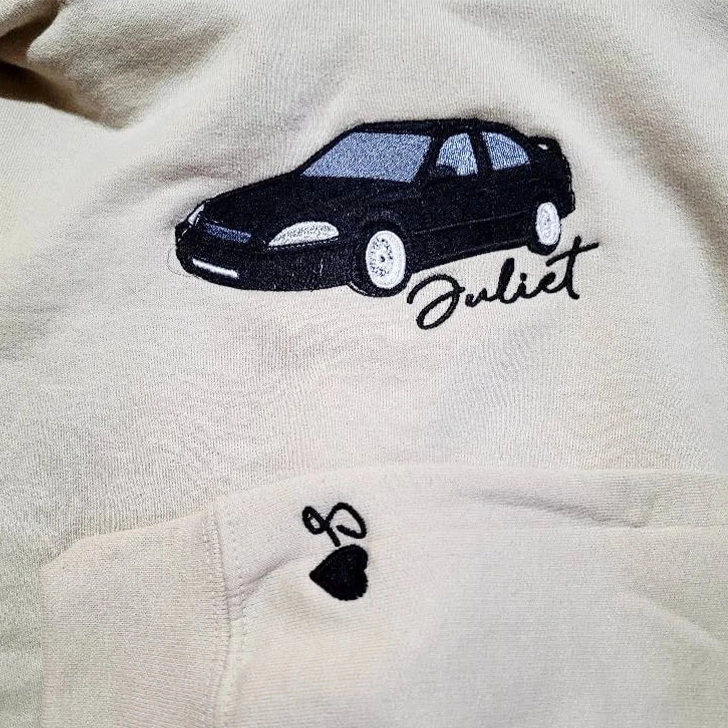 Felpa con cappuccio ricamata con auto, felpa personalizzata con auto per uomo, felpa con cappuccio con auto, felpa con cappuccio con auto da corsa