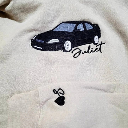 Felpa con cappuccio ricamata con auto, felpa personalizzata con auto per uomo, felpa con cappuccio con auto, felpa con cappuccio con auto da corsa