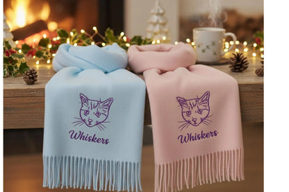 Fai ricamare il tuo animale domestico! Una sciarpa personalizzata unica è il regalo perfetto.