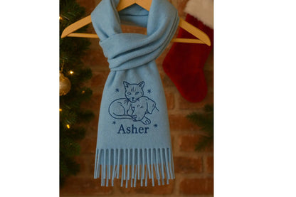 Sciarpa di lana personalizzata con ritratto di animale domestico: cane o gatto ricamato individualmente