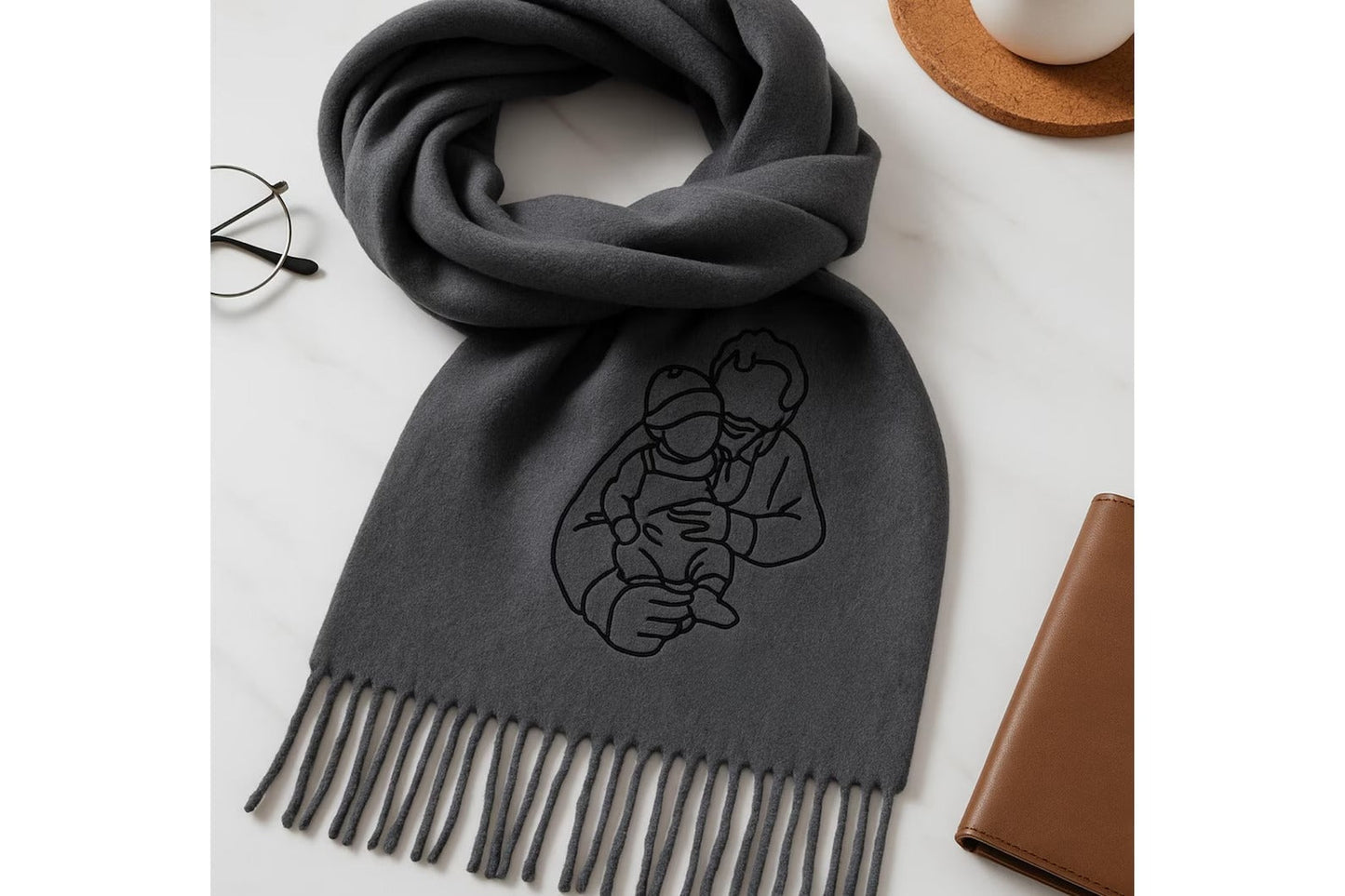 Sciarpa di lana ricamata personalizzata: la tua foto ricamata con amore